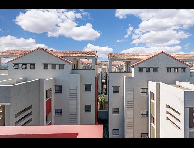 1 BEDROOM TOWNHOUSE FOR SALE IN LONEHILL